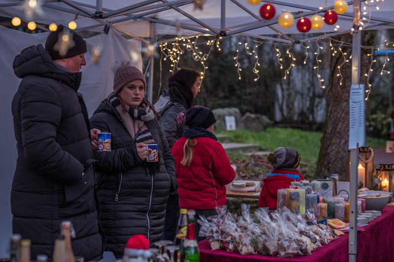 Datei:2022-weihnachtsmarkt415.jpg