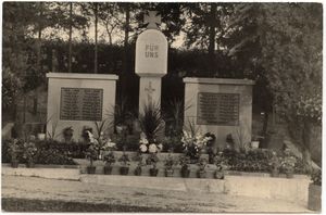 Ehrenmal auf dem Blaubacher Friedhof.jpg