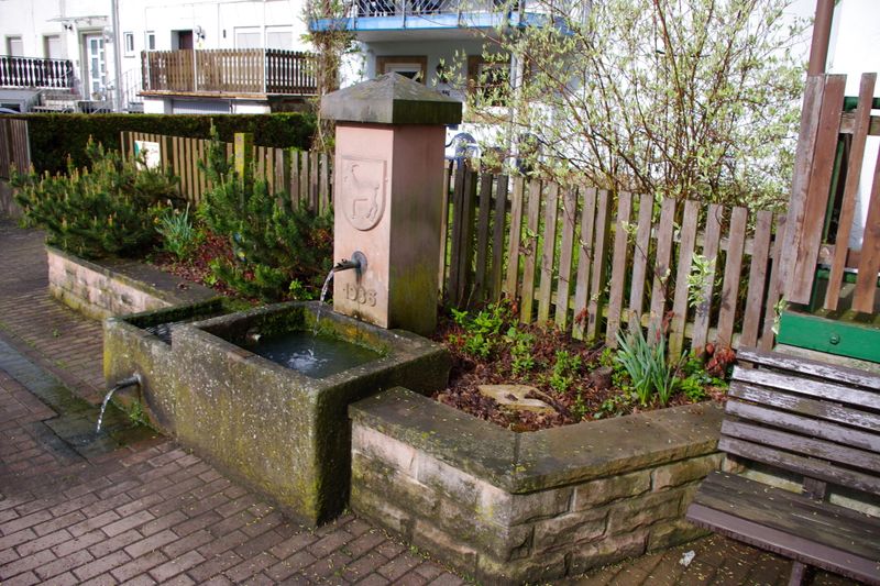 Datei:Geissbockbrunnen.jpg
