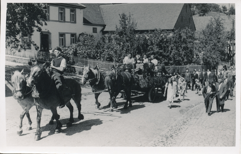 Datei:Glockenweihe 1950, Anlieferung der Glocke.png