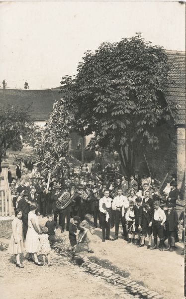 Datei:Kirchenweihe VOR1929.jpg