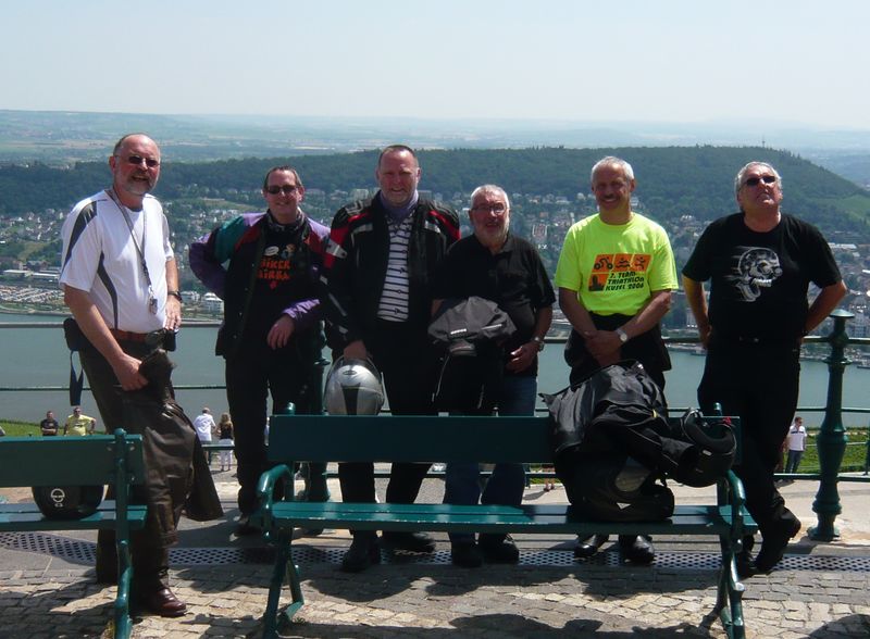 Datei:Motorradfreunde Niederwald Denkmal.JPG