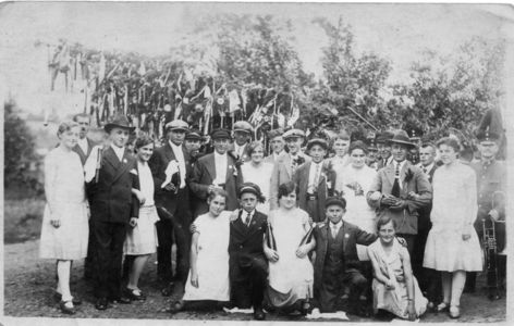 Straußjugend bei der Blaubacher Kerwe des Jahres 1929.jpg